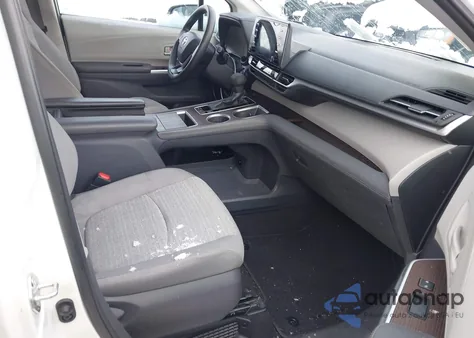 2021 Toyota Sienna Le z USA, uszkodzony, nr VIN 5TDKRKEC1MS060255